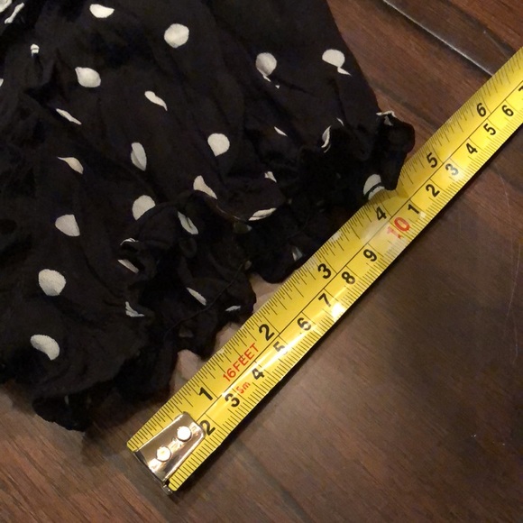 S.L.B. Black & White round ruffle collar, short sleeves crinkle polka dot top - Picture 13 of 13